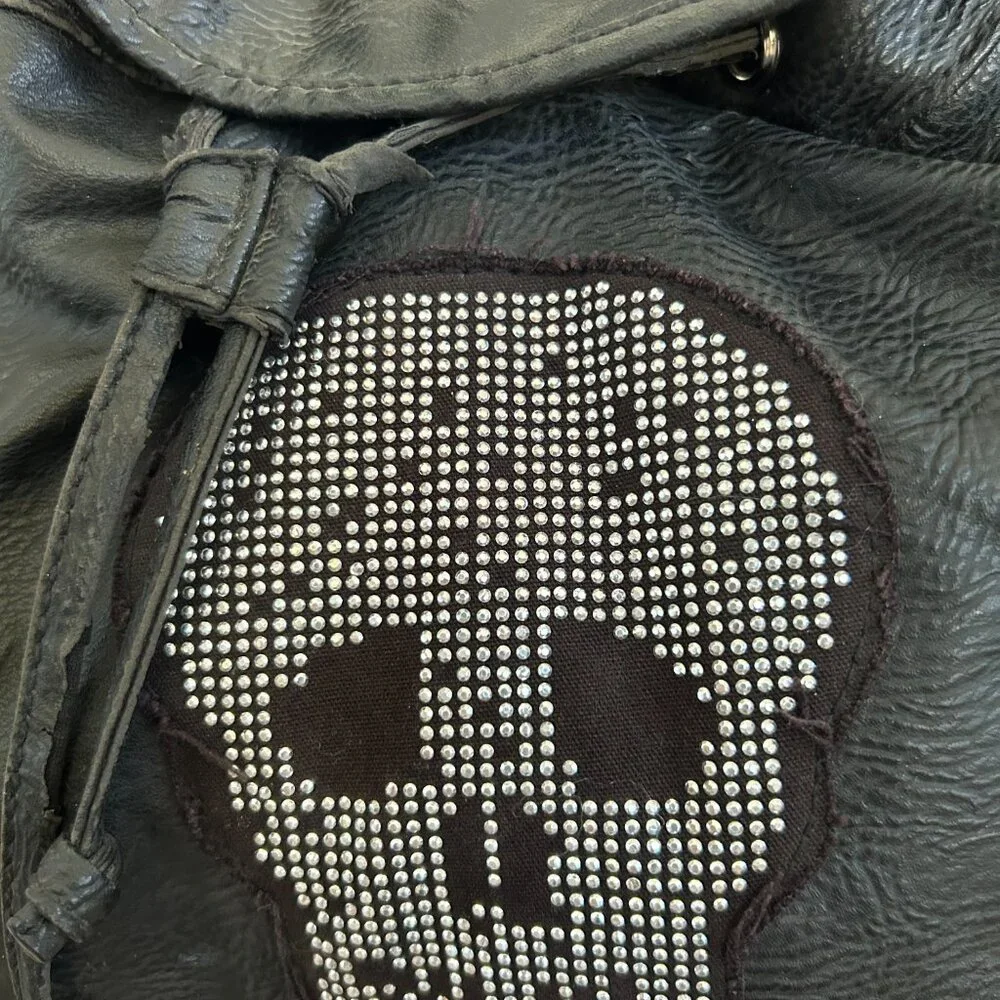 Backpack - Picture 2 of 6